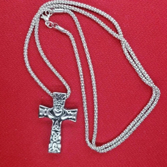 Fashion Celtic cross on‎ silver tone 24" chain - Picture 1 of 5